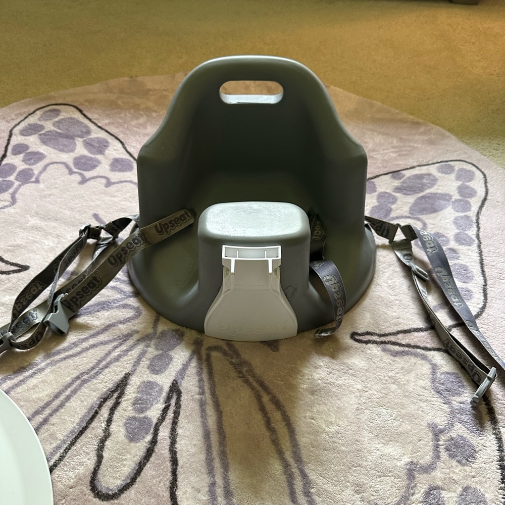 Upseat baby booster seat recommended by doctors. Like new condition